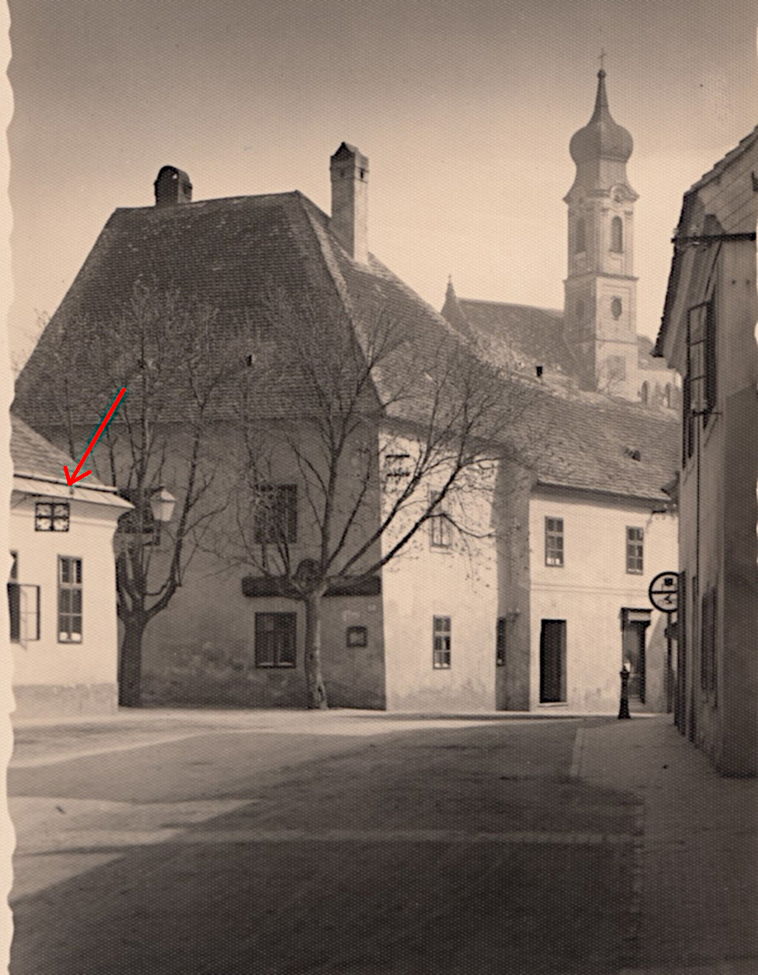 Die Wiedenstraße im Jahre 1938 - links am damals von der Familie Neumayer geführten Gasthaus an der Ecke Wiedenstraße/Kreuzgasse gut erkennbar das alte Hausschild "zum goldenen Kreuz"