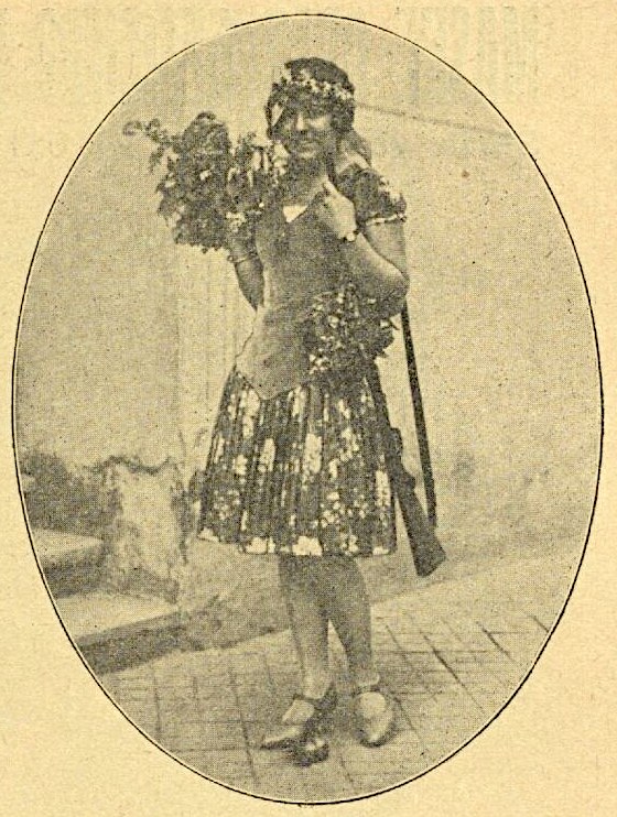 Frl. Sklenar marschierte als "Schützenliesl" an der Spitze der Fahnenkompagnie (Foto: J. Perscheid)