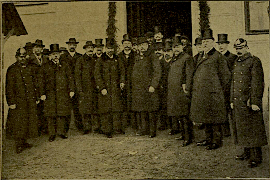 Ehrengäste - Bgm. Freund (5. v. l.), k.k. Ackerbauminister Graf Buquoy und der Statthalter von Niederösterreich Graf Kielmansegg (Bildmitte im Vordergrund)