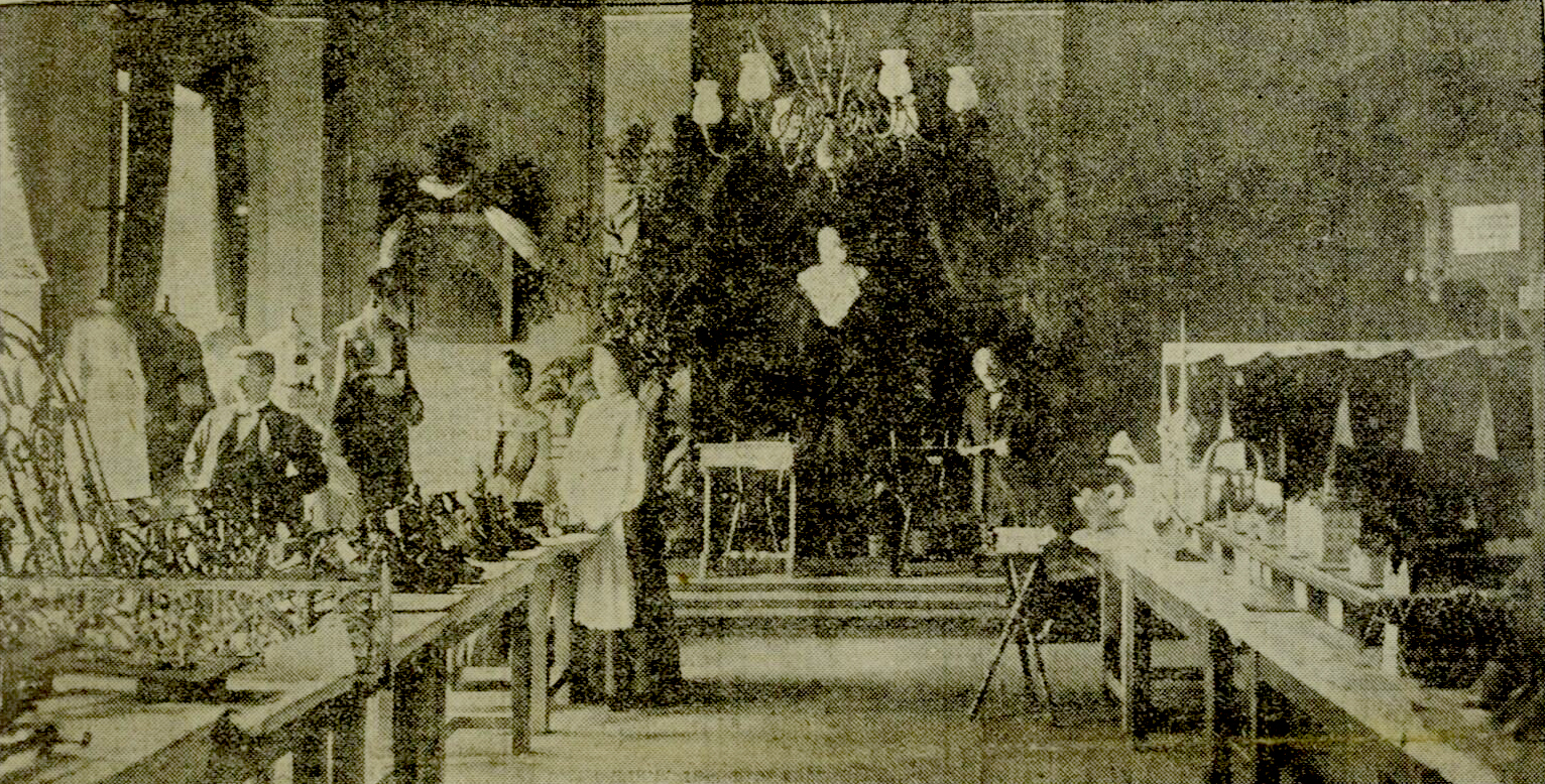 1903: Ausstellung im Saale des Hotel Rathaus bei der Arbeiten von Mistelbacher Lehrlingen präsentiert wurden.